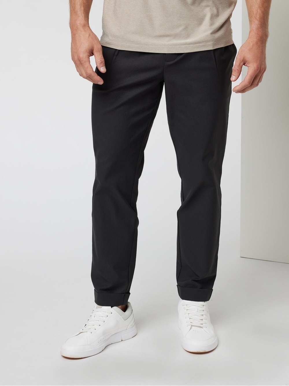 Vuori Cascade Mens 34 Elastic Waist Trouser Pleated Pants Black Style V465